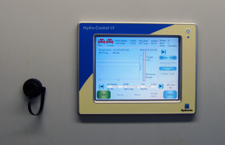 HC06 с USB-адаптером на панели управления